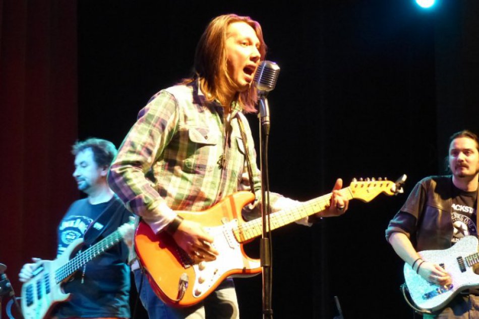 Bluesový večer s Petrom Cmorikom