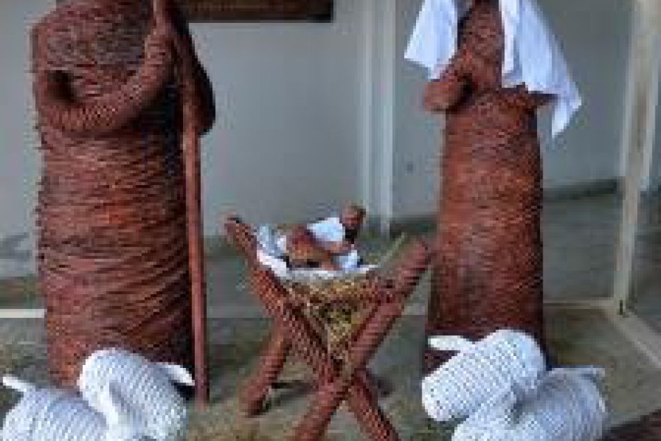 Šikovní žiaci vytvorili vianočný betlehem v životnej veľkosti!