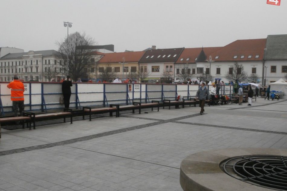 Na zvolenskom námestí sa už môžete korčuľovať