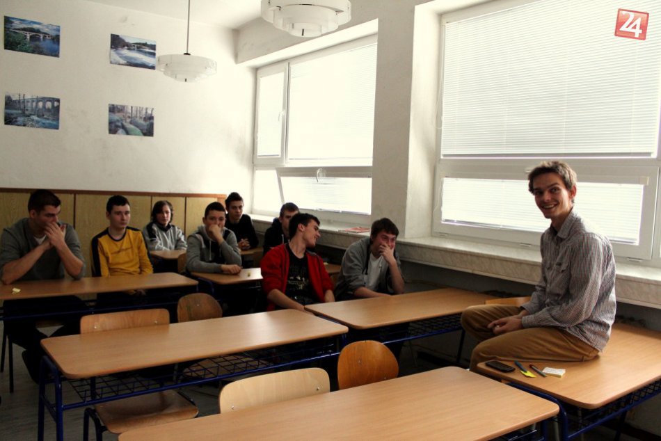 Bystrickí študenti rozbehli roadshow po školách