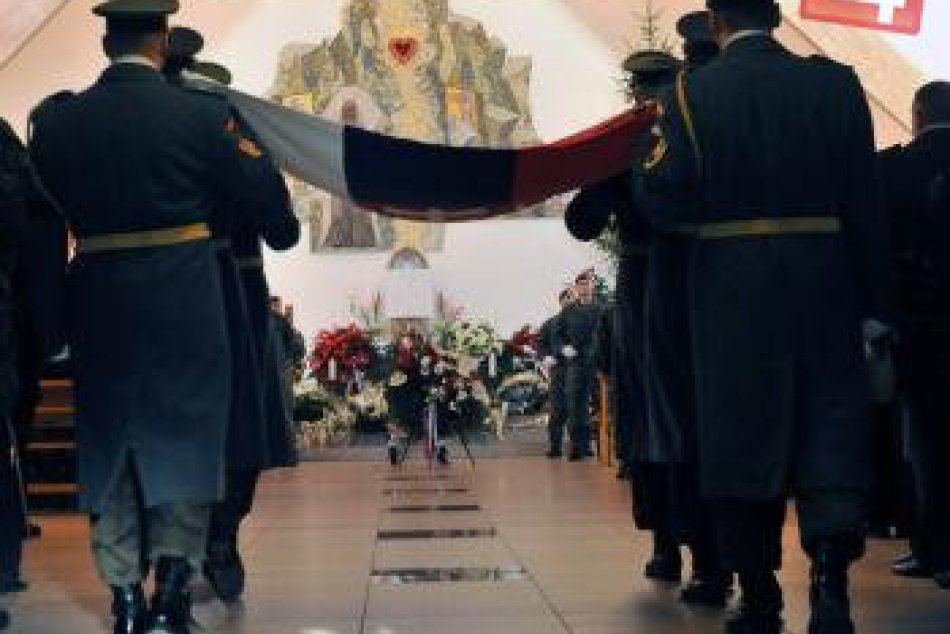 S P. Fraštiom sa rozlúčili pohrebom s vojenskými poctami