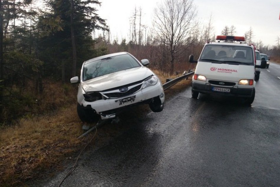 OBRAZOM: Takto sa pod Tatrami cez víkend šmýkali autá
