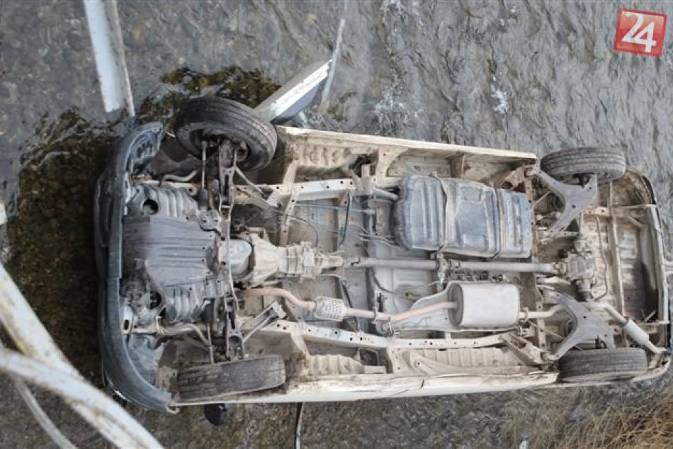 Vozidlo skončilo v rieke