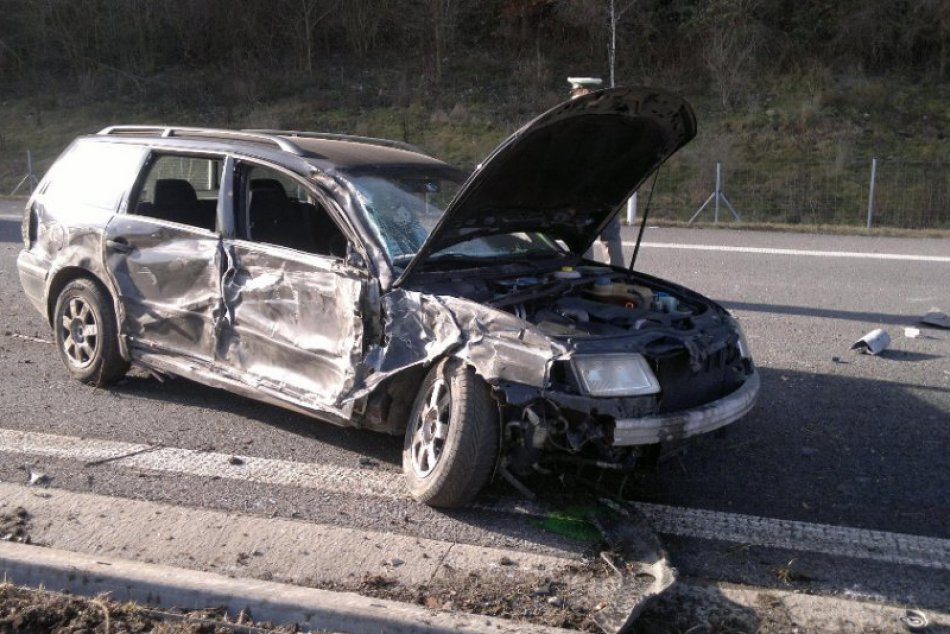 Prevrátený kamión na R1