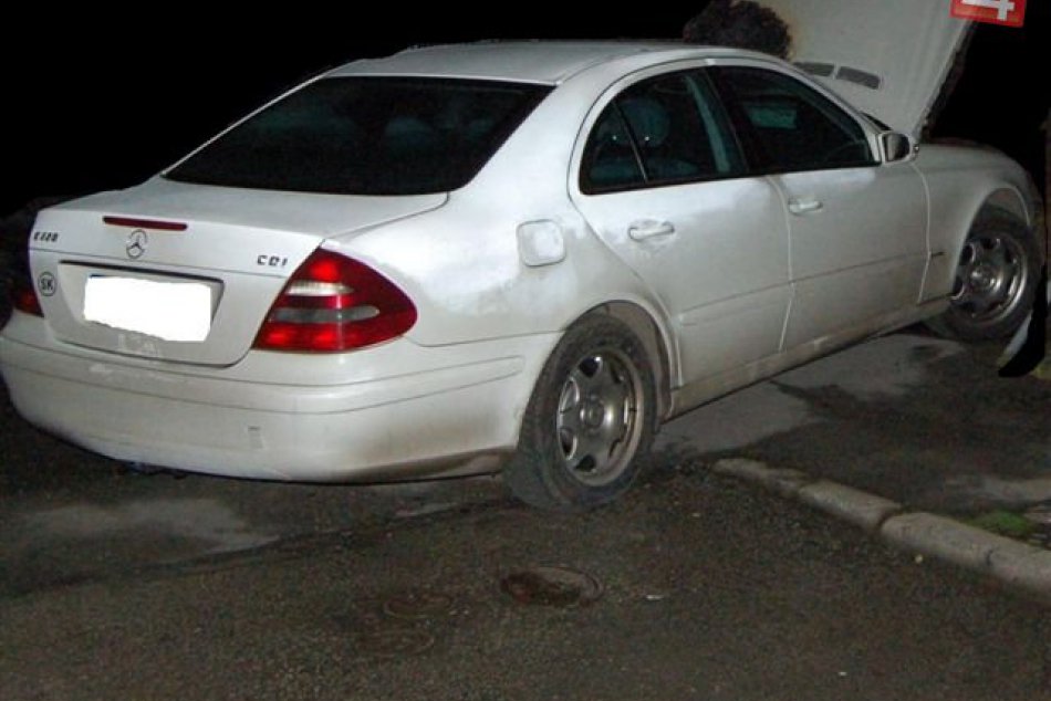 Neznámy páchateľ poškodil motorové vozidlo