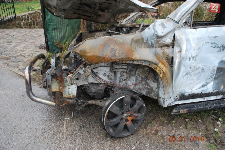 Mrazivé FOTO z miesta: Auto v Trnavej Hore zhorelo do tla!