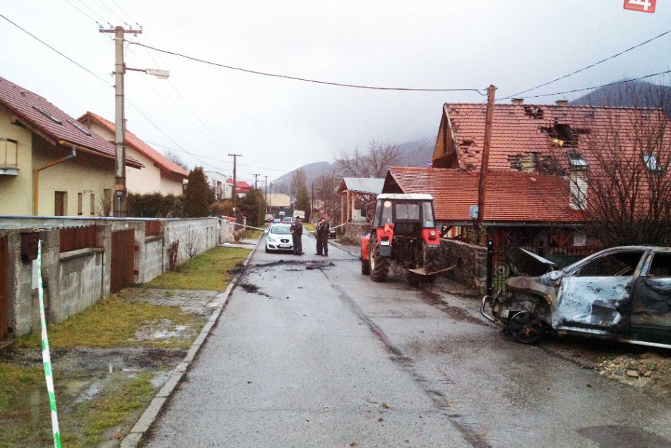 Ohnivá dráma: Auto horelo ako fakľa, požiar sa rozšíril aj na dom!