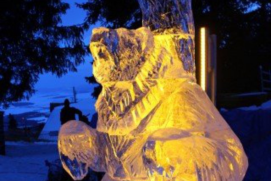 Tip na víkend: Pozrite si majstrov vo vytesávaní ľadových sôch aj čínsky múr zo 