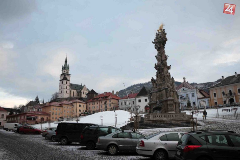 Zasnežené námestie: Kremnica