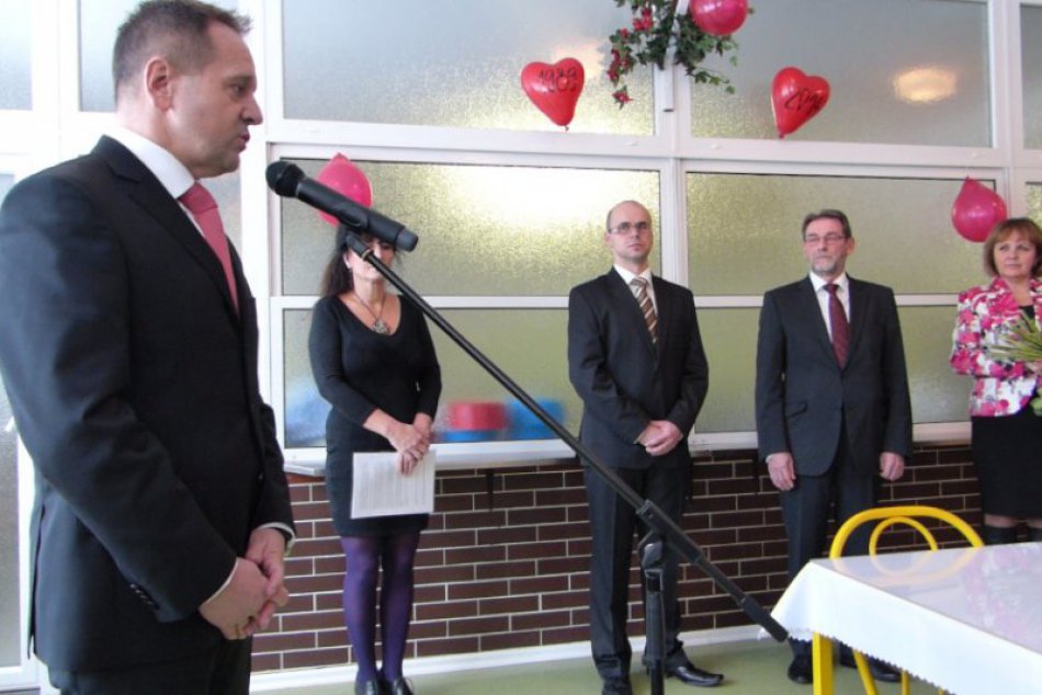 Najväčšia popradská škola sa rozlúčila s dlhoročným riaditeľom. Primátor mesta v