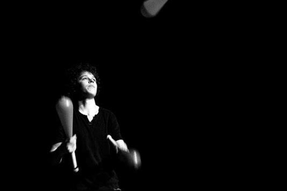 Dokážete žonglovať so siedmimi loptičkami alebo piatimi kužeľmi? Žonglér Martin 