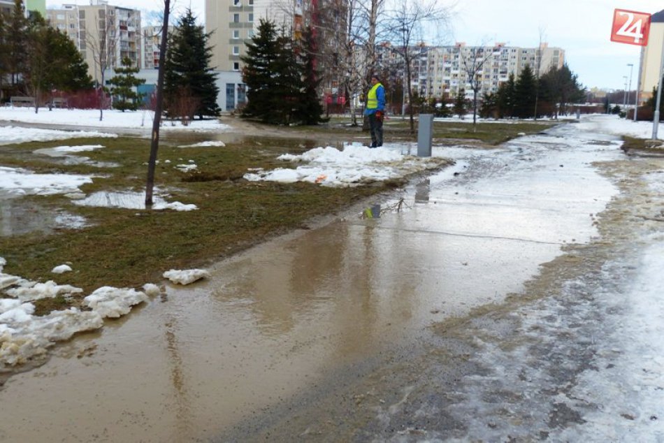 prasknuté potrubie na novom Juhu