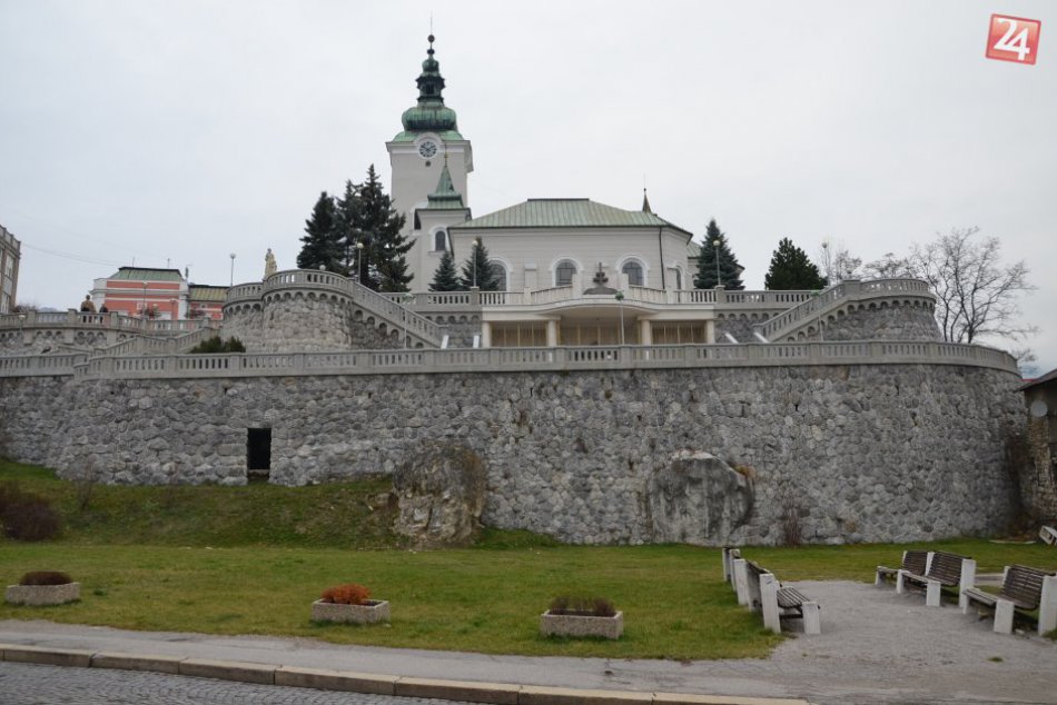 Priestor po mauzóleom AH