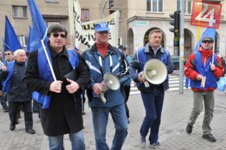 Protestný pochod odborárov cez Žilinu