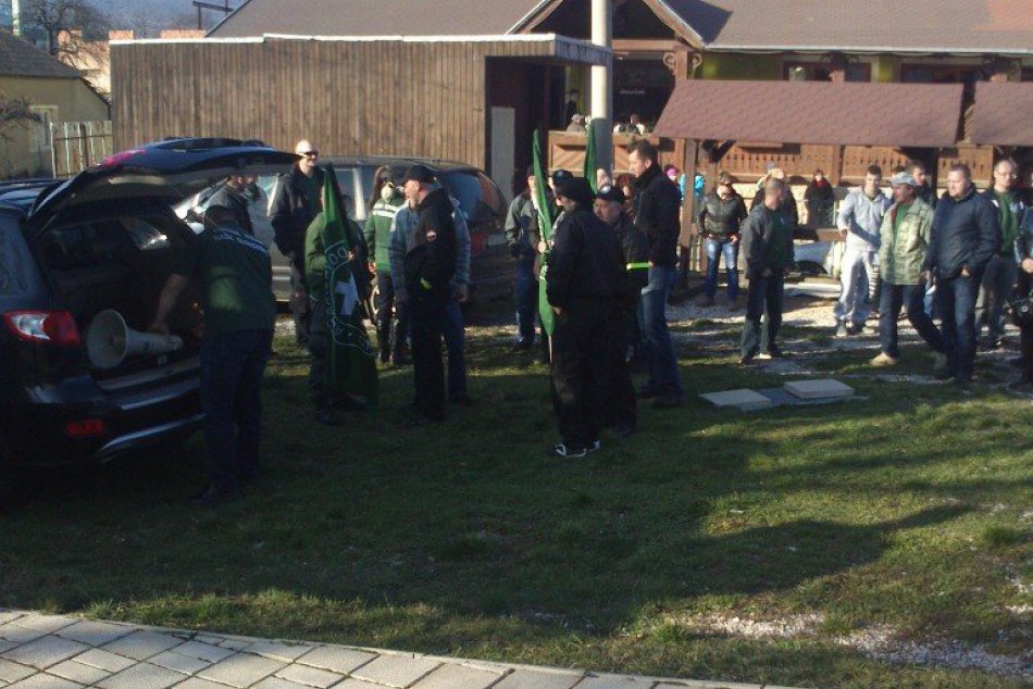 Krásnohorské Podhradie navštívil Marián Kotleba