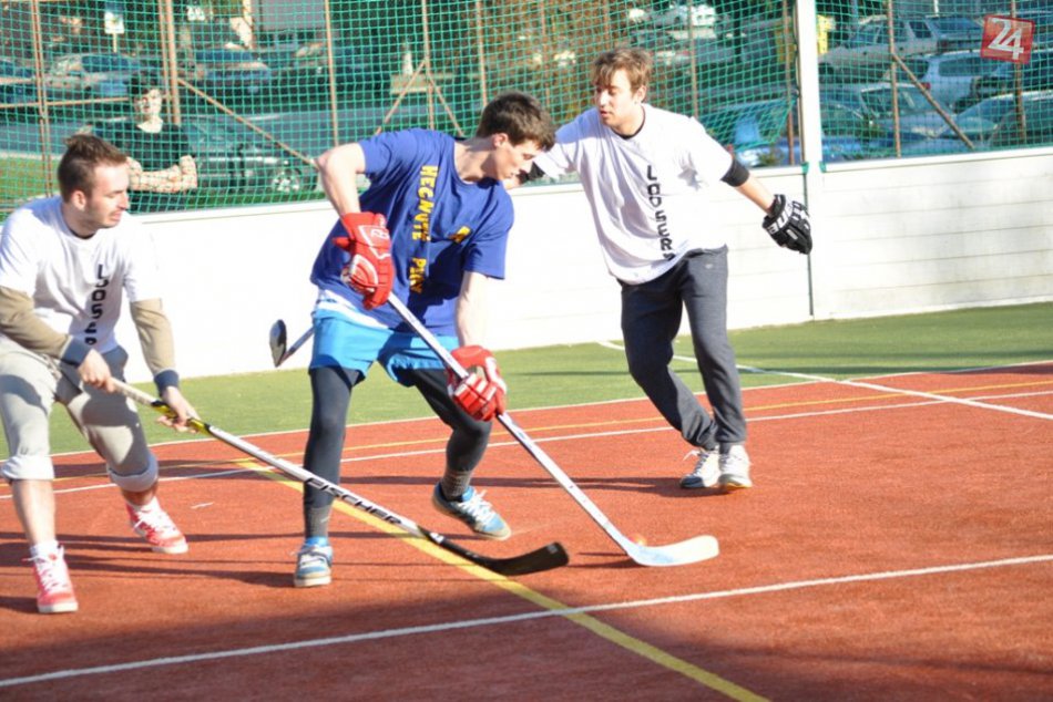 Hokejbal: Hecnuté Pecky vs. Loosers č.1