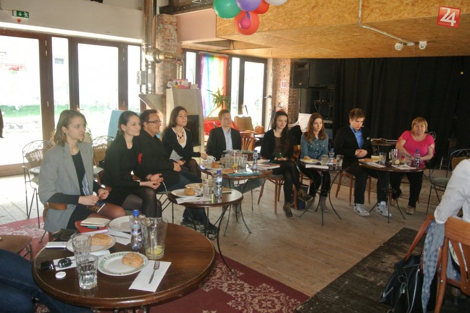 Bystrickí študenti na raňajkách s primátorom: Pod Urpínom by uvítali pracovníka 