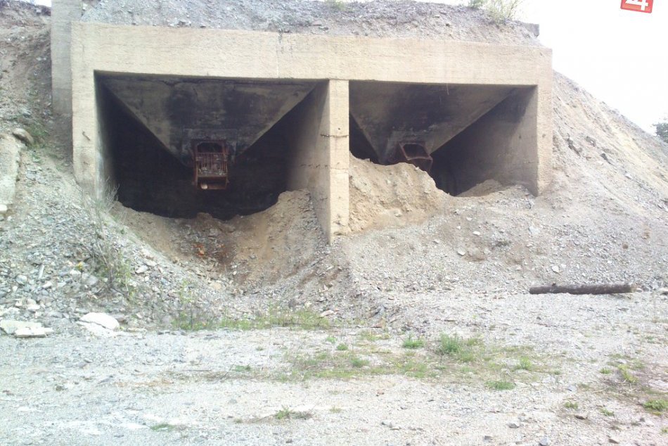 Nebezpečný lom pri obci Rakovnica