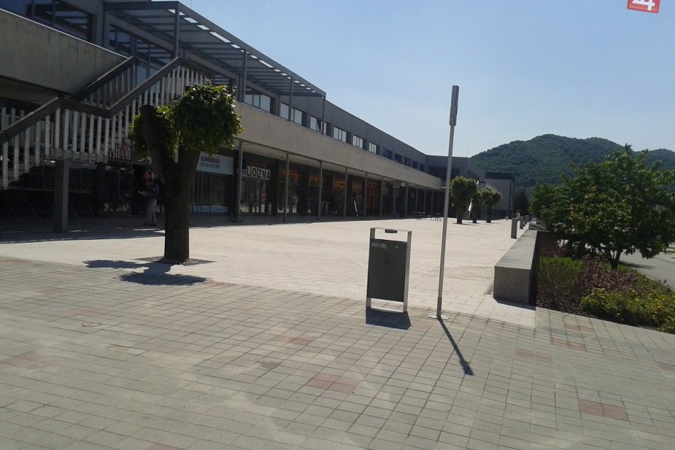 Obnova priestranstva na južnom námestí za takmer 278-tisíc je na konci, upravia 