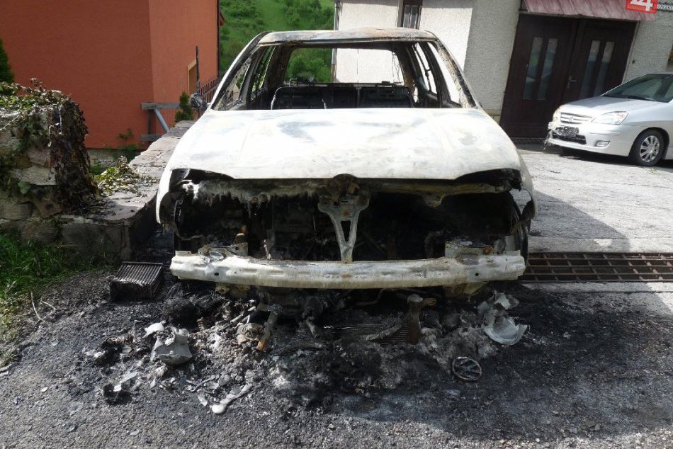Požiar auta Čavoj