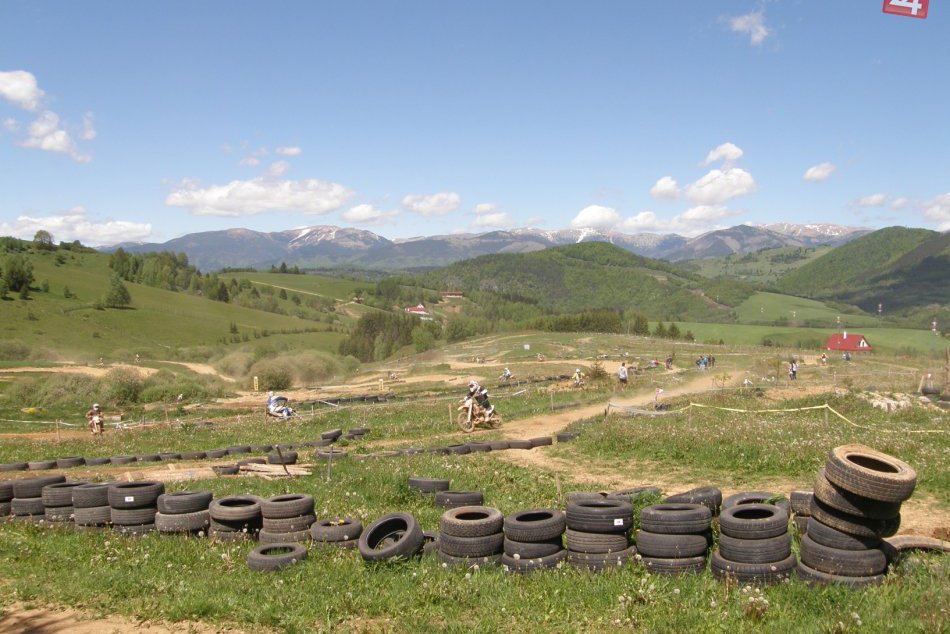 Endurocross na plné otáčky