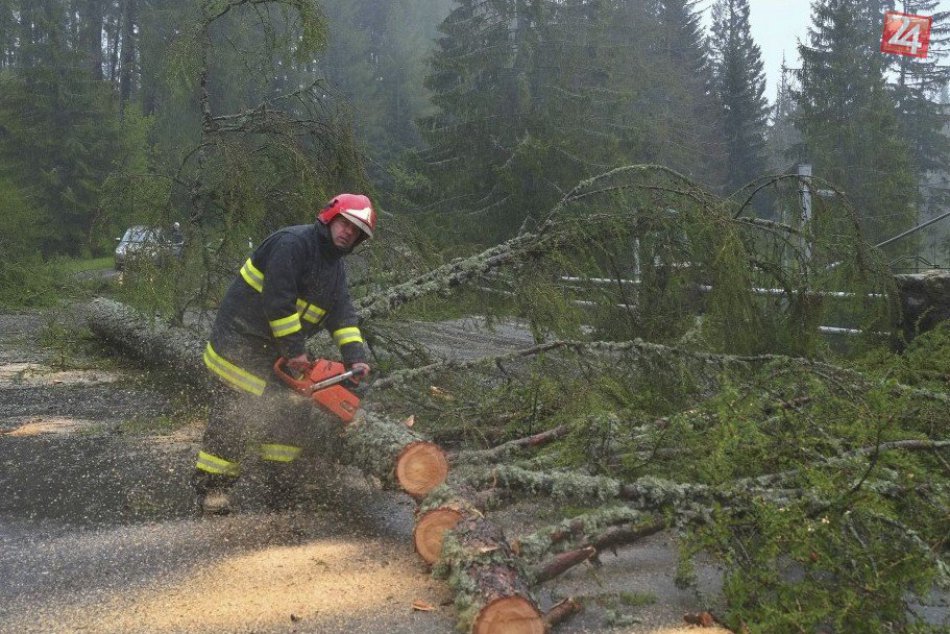 Minister Žiga po návšteve Tatier: Škody na turistických chodníkoch sú porovnateľ
