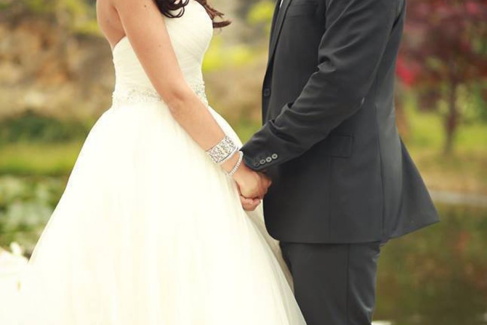 Hokejista Lukáš Jurík (32) sa oženil so svojou láskou Simonou