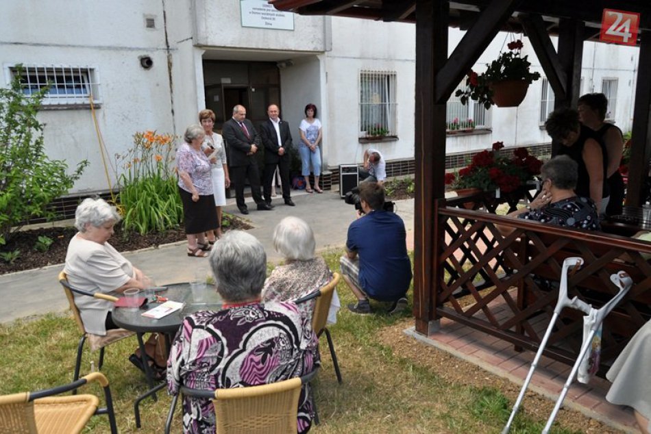 Mesto vybudovalo pre seniorov na Solinkách altánok
