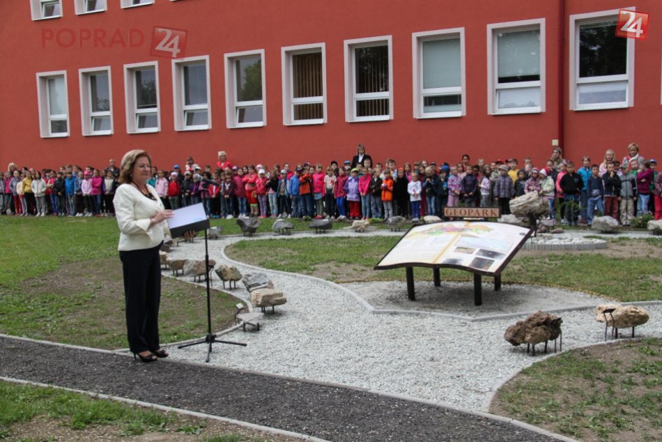 Vo Svite nájdete ojedinelý prekremenelý kmeň stromu.