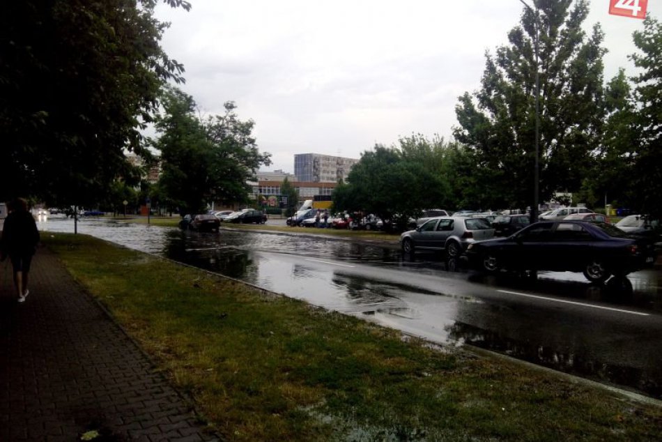 Dážď narobil problémy