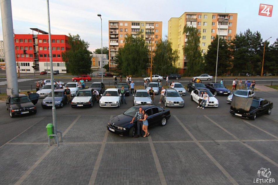 Parkovisko v Humennom obsadili milovníci bavorákov!
