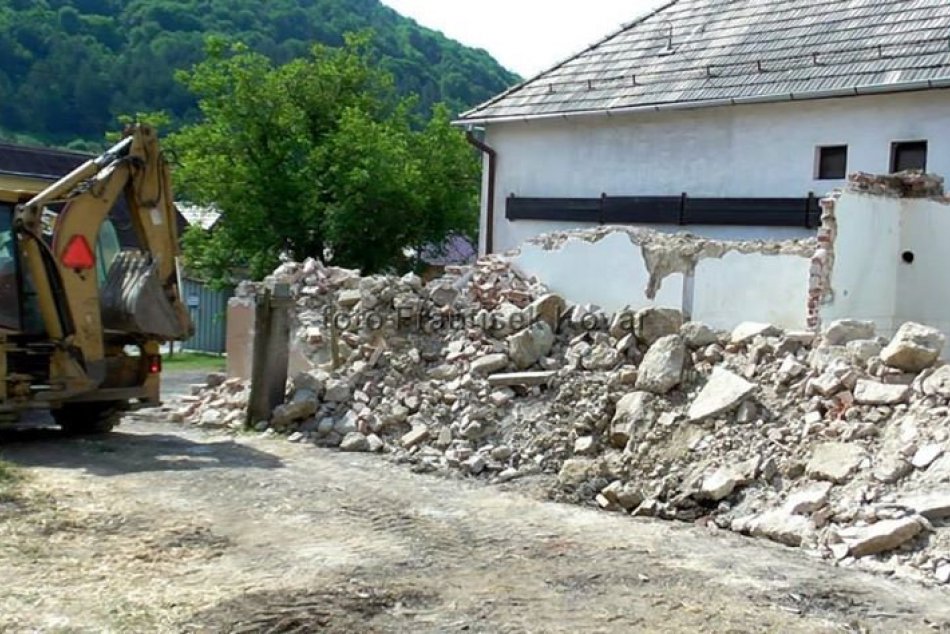 Nové komunitné centrum v Starej Kremničke - takto prebiehajú práce na jeho stavb