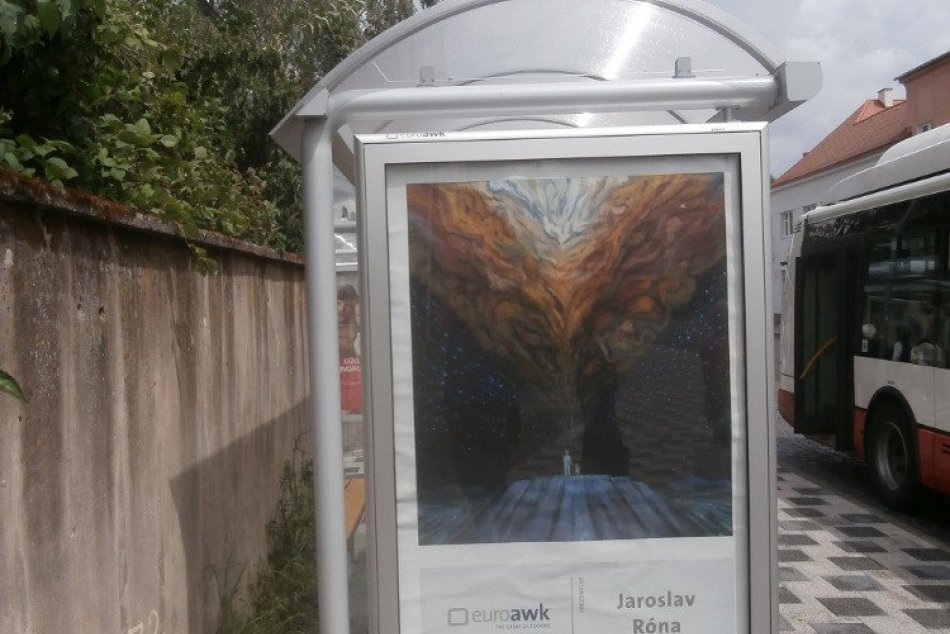 Vo Zvolene pribúdajú moderné prístrešky zastávok MHD