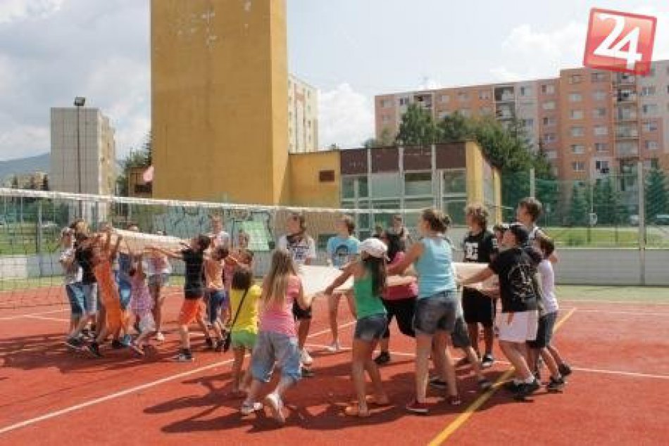 Expanzia do ulíc. Domka opäť robí denný tábor