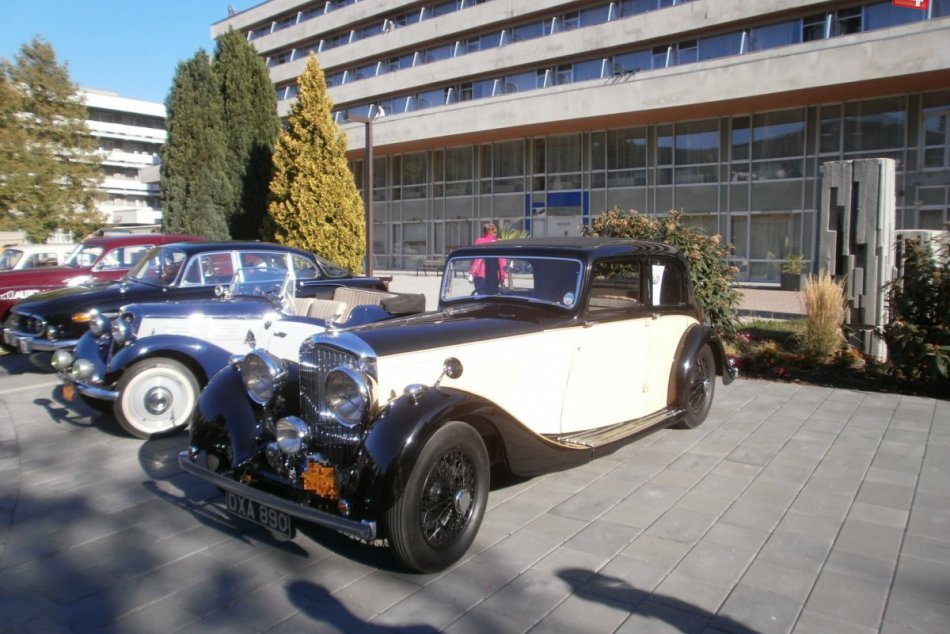 Karol (57) sa pýši nádhernými autami