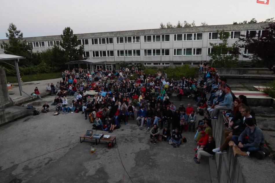 Kino v bazéne zažilo enormný nápor divákov