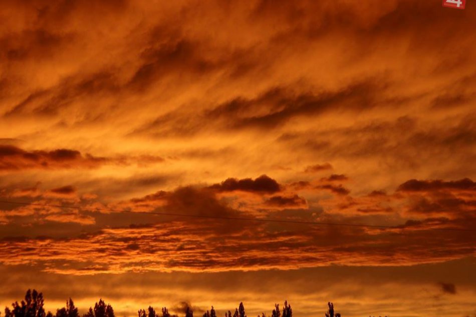 Počasie nám prinieslo oranžovú oblohu