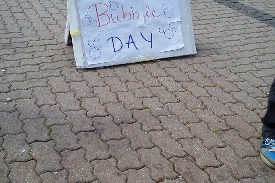 Banskobystrické Námestie SNP zaplnili bublinky