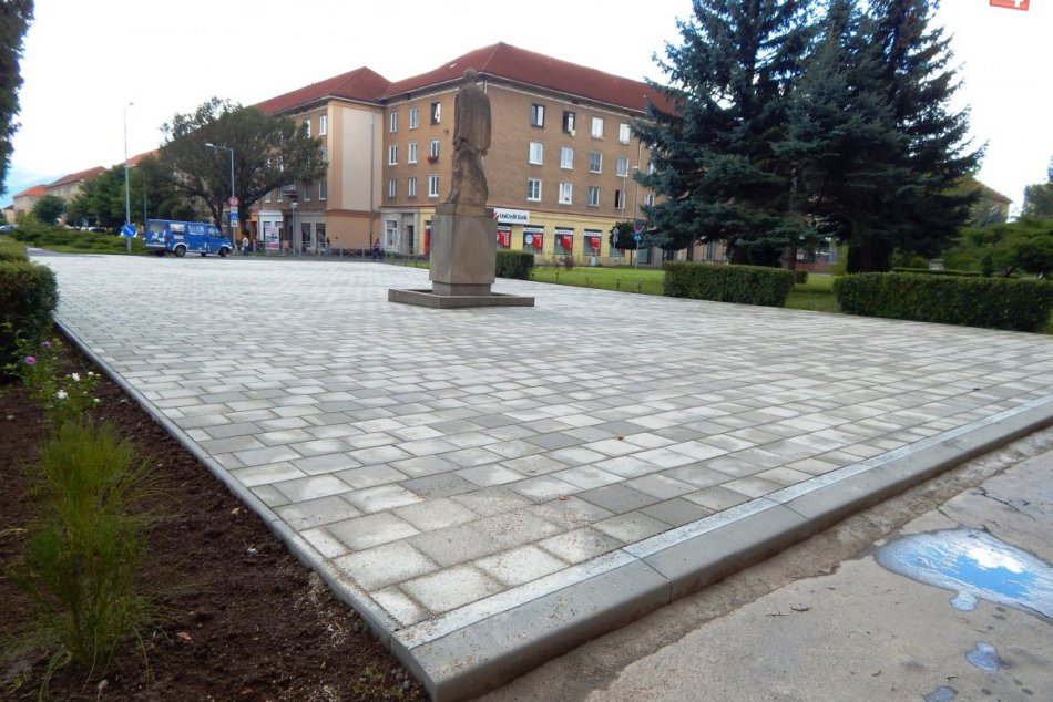 Priestranstvo pred žiarskou jednotkou prechádza estetizáciou