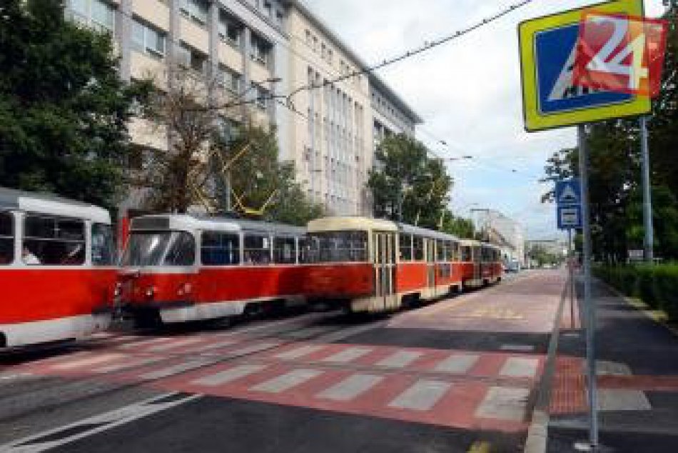 Novinkou v Bratislave zastávka MHD viedenského typu