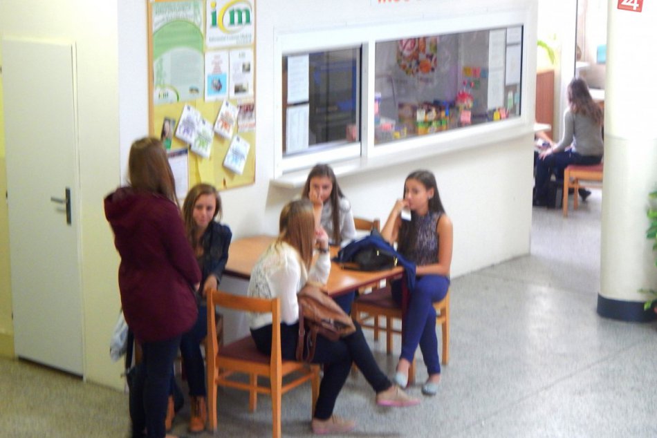 Druhý september na žiarskom gympli - školský rok odštartovali stovky študentov