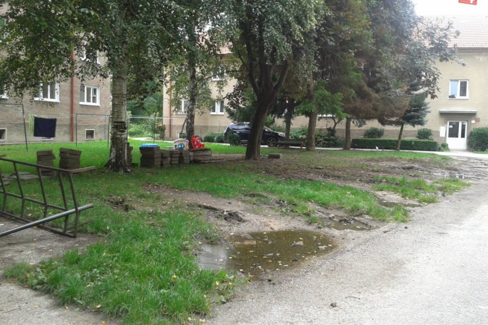 Budovanie parkovísk na sídlisku Píly