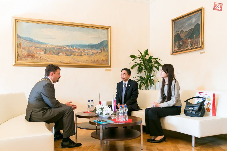 Výstavu v Radnici si pozrel aj japonský veľvyslanec