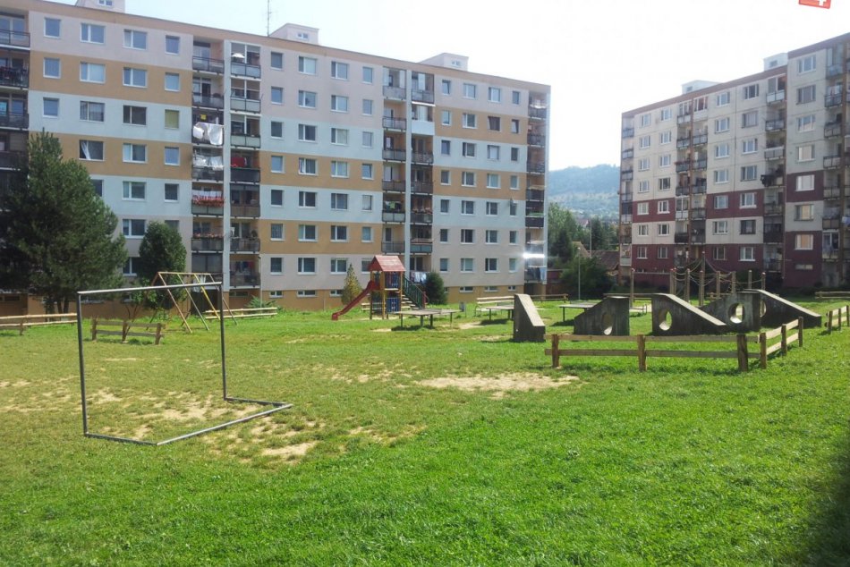 Detské ihriská a pieskoviská ohradené