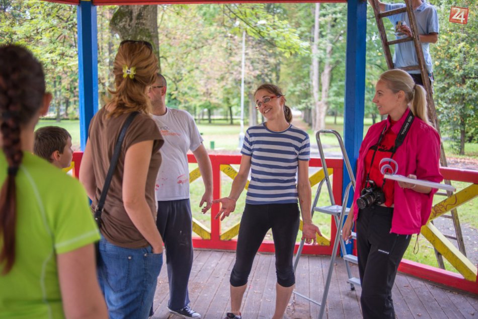 Rekordná účasť dobrovoľníkov na brigáde v Mestskom parku