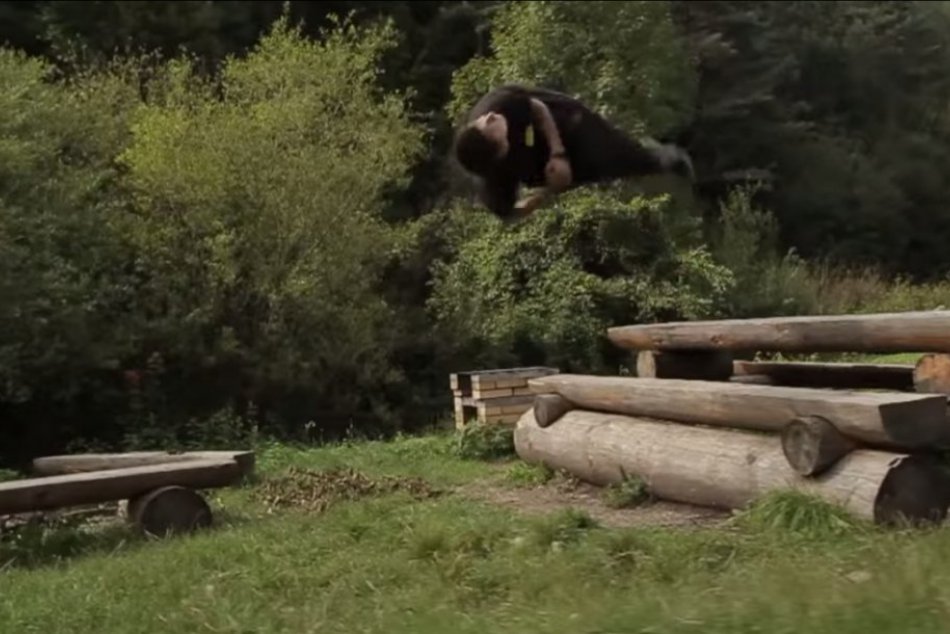 Mladí Bystričania vo videách spájajú krásy prírody a akrobacie