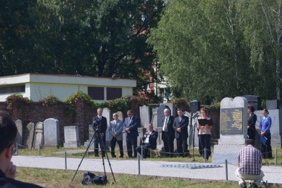 Pietna spomienka obete holokaustu na Židovskom cintoríne