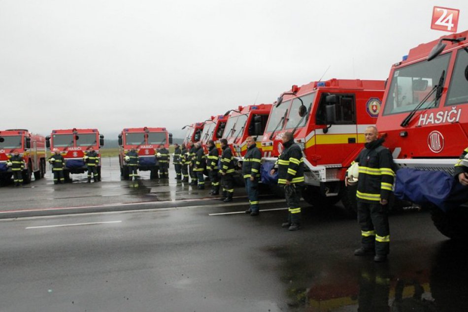 Kaliňák odovzdával hasičom nové autá