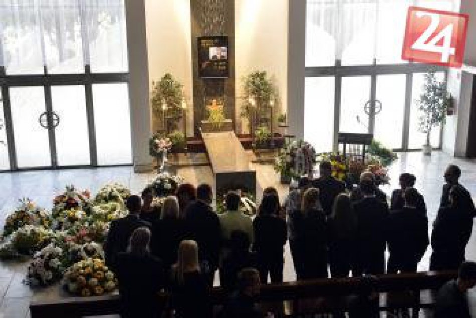 Posledná rozlúčka so známym hokejistom Mirom Hlinkom (+42)