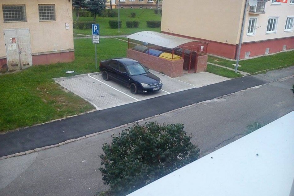 Tip od čitateľky: TAKTO vyzerajú chodníky na  žiarskej ulici Hutníkov!
